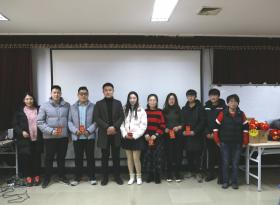 新春迎元宵，歡聲振精神，愛元宵三五風(fēng)光，繁光遠(yuǎn)綴天