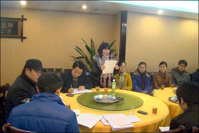 團(tuán)結(jié)進(jìn)取，勇于突破　再接再厲　再創(chuàng)佳績(jī)